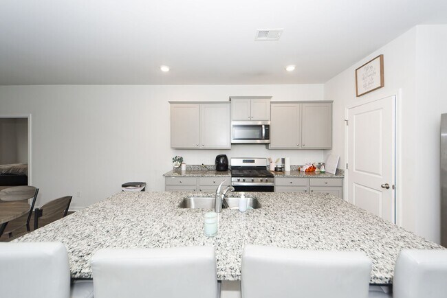 Foto del edificio - 3 Bedroom 2 Bath Home in Cane Bay Plantation - Summerville