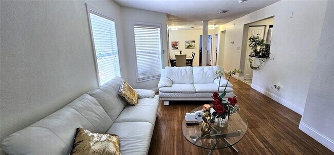Building Photo - 8821 Coral Palms Ct