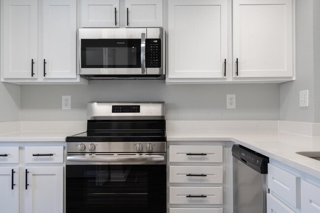 Building Photo - Villas at Greenview West