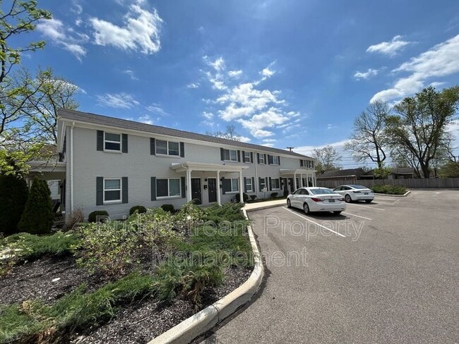 Photo - 92 W Franklin St House