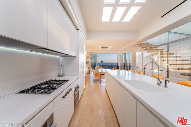Foto del edificio - 1267 Palisades Beach Rd