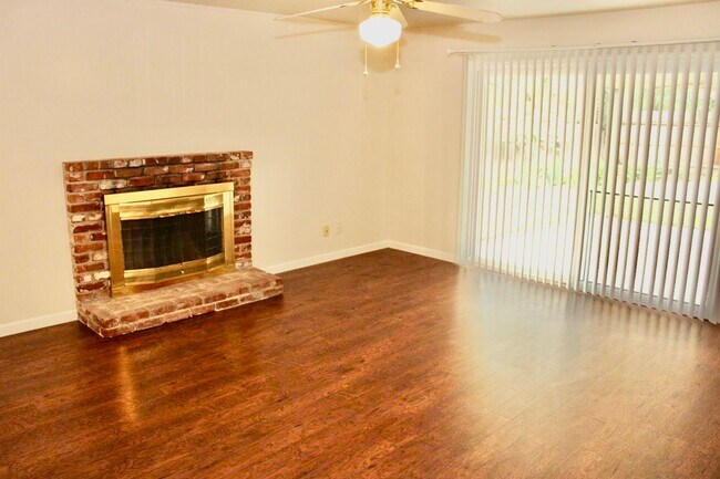 Building Photo - Newly Remodeled 3/2 near Fig Garden