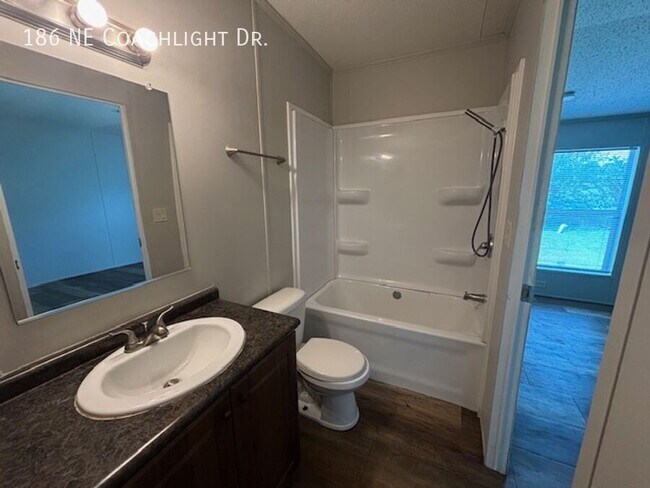 Foto del edificio - 186 Coachlight Dr