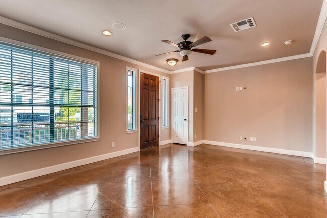 Foto del edificio - 906 Juniper St, Austin, Texas 78702