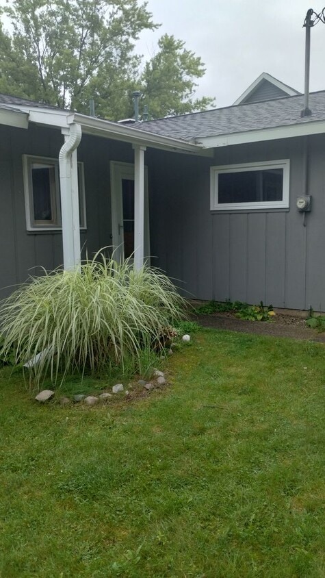 Primary Photo - Charming Lakefront Home on Lake Skegemog – Off-Season Rental