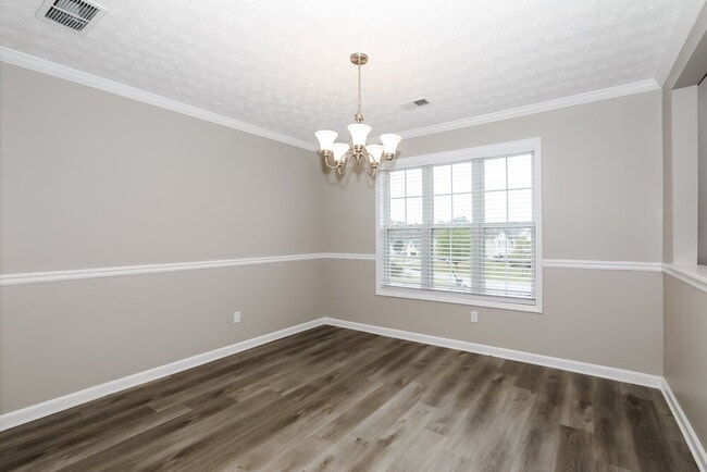 Building Photo - 511 Saddle Ridge Dr