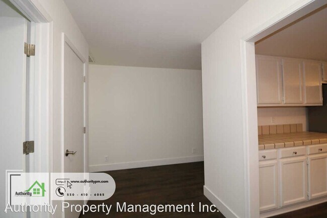 Building Photo - 3 br, 2 bath House - 1879 Tiburon Dr.