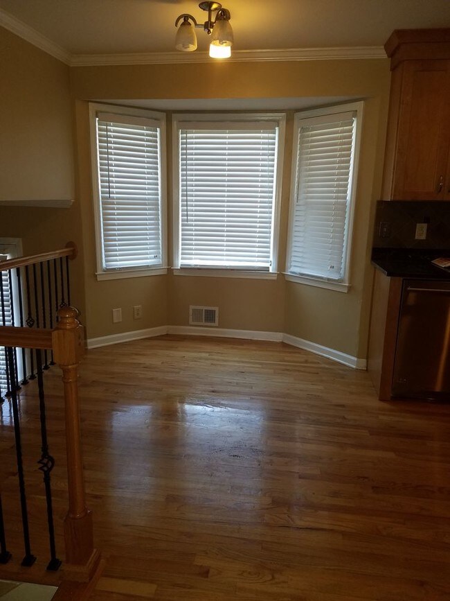 Building Photo - Beautiful 4 bedroom 3.5 bathroom for rent