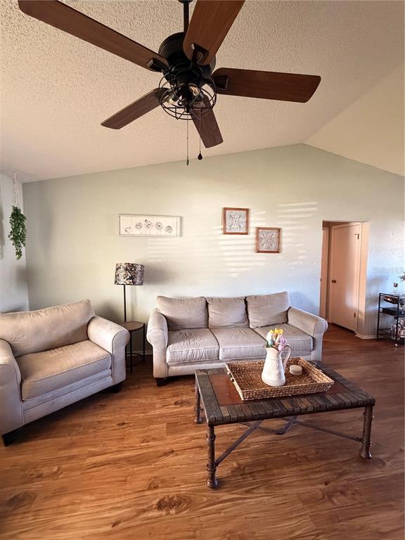 Foto del edificio - 7308 Fairwood Ave