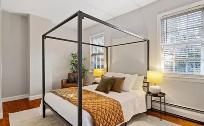 Foto del edificio - 1238 Waverly St