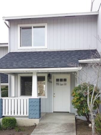 Building Photo - 2526 Siskiyou Blvd