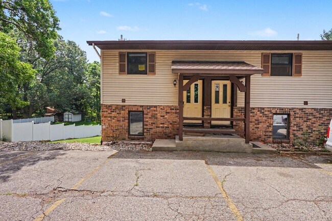 Foto del edificio - 132 Scotts Dr