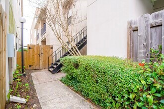Building Photo - 1818 Augusta Dr