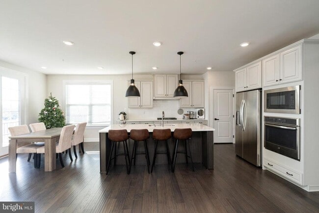 Building Photo - 700 Quarry Point Rd