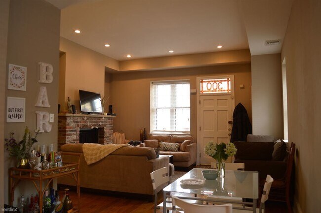 Foto del edificio - Spacious Society Hill 4bd/2.5bth Home