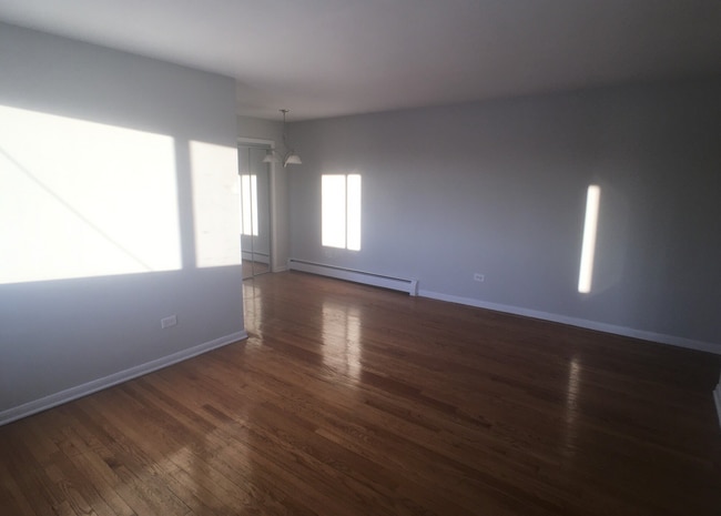 Building Photo - 2341 W Touhy Ave