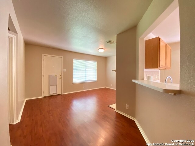 Building Photo - 9207 Encino Village