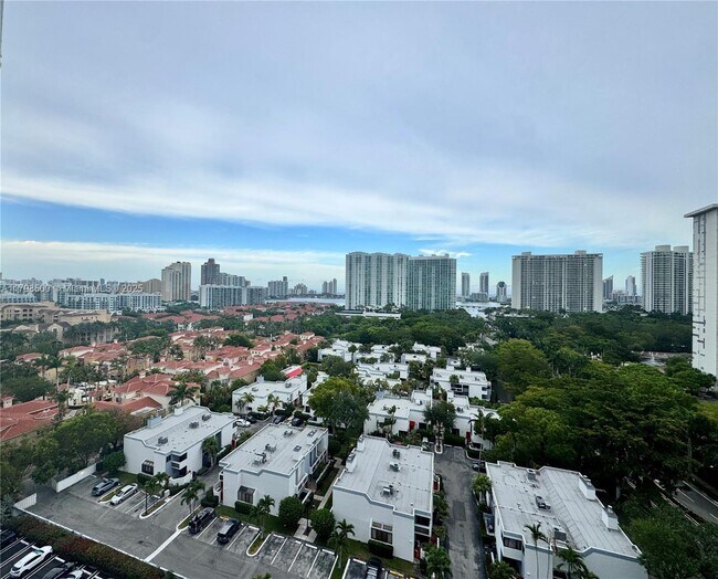 Foto del edificio - 2851 NE 183rd St