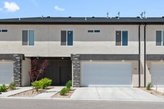 Building Photo - 2875 W Cody Dr