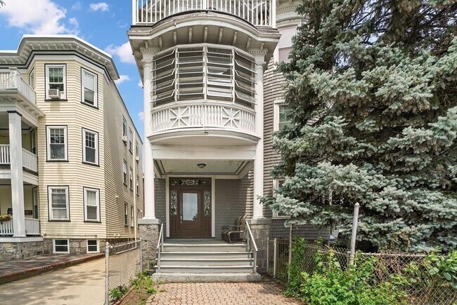 Building Photo - 1640 Columbia Rd