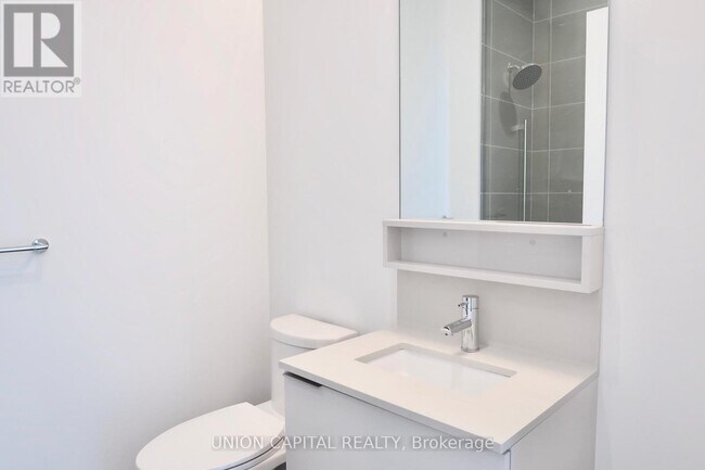 Photo du bâtiment - 898-5898 Portage Pkwy