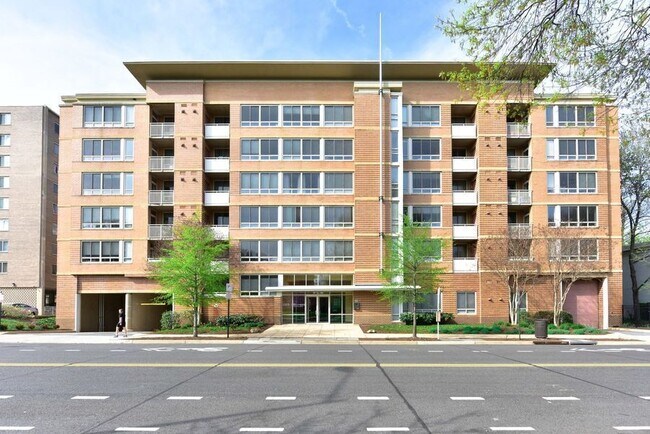 Foto del edificio - 355 I St SW