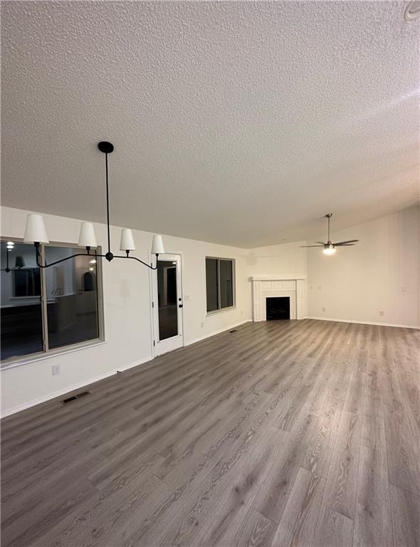 Foto del edificio - 14 Sunderland Dr