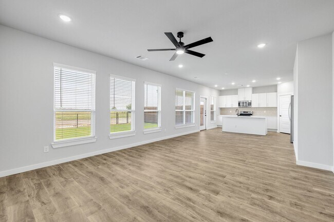 Building Photo - 6600-6602 Florence Dr