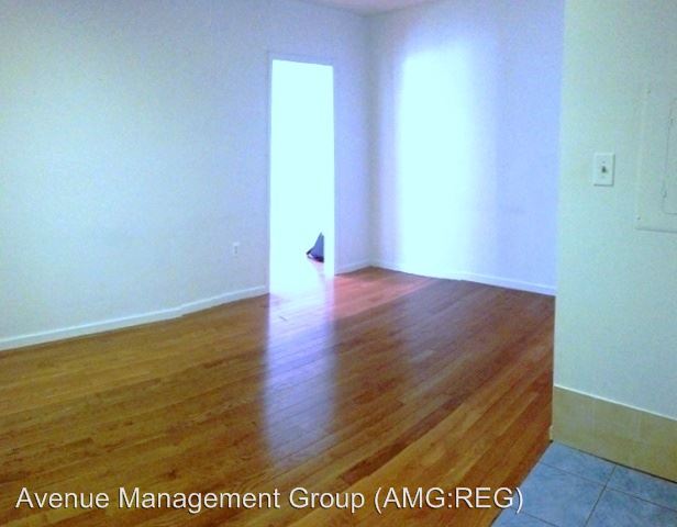 Primary Photo - 214 N 13th St