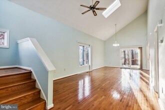 Building Photo - 1232 Lakeview Dr