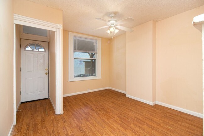 Foto del edificio - ???Walk to PENN & DREXEL | YARD!! | Front ...