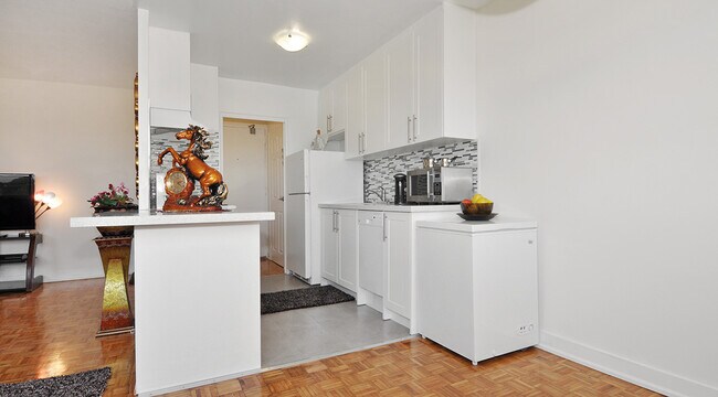 Building Photo - Central Park Terrace (A)