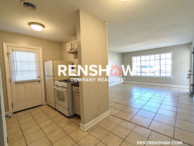 Building Photo - Modern 2 bed/1 bath DUPLEX unit Available ...