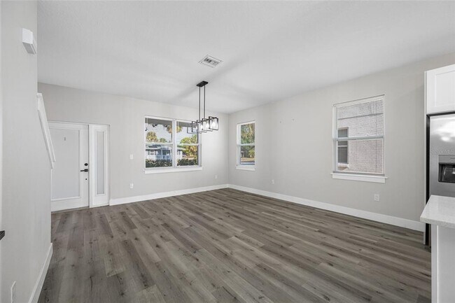 Building Photo - 6910 Dartmouth Ave N