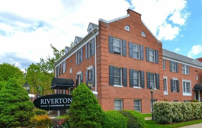 Riverton Condominiums - 600 Bashford Ln
