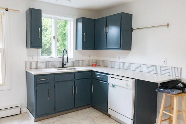 Building Photo - 801 S Main St