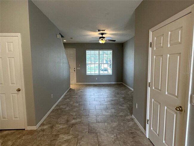 Foto del edificio - 8846 Christie Dr