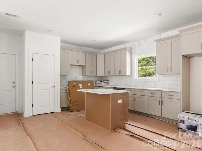 Building Photo - 812 Winding Brook Rd