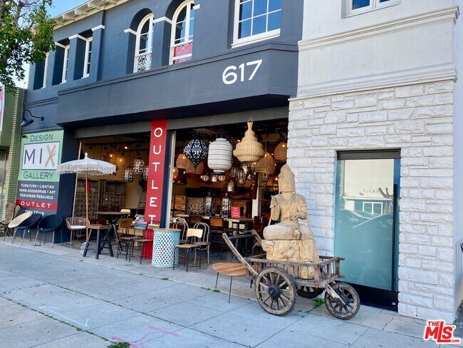 Foto del edificio - 619 S La Brea Ave