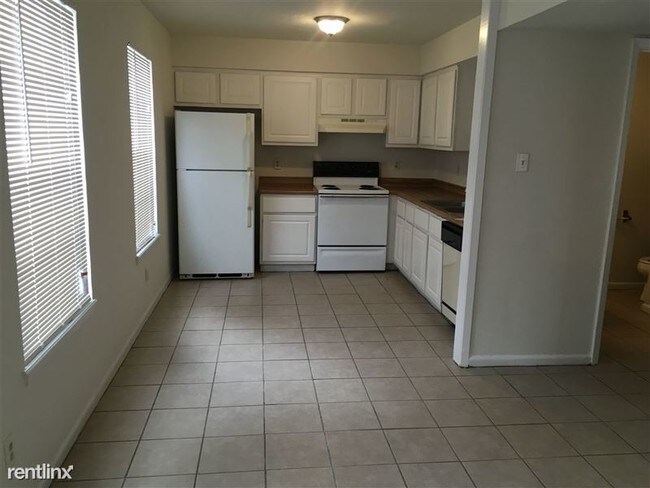 Foto del edificio - 3 br, 2 bath 4plex - 401 Manuel Dr D