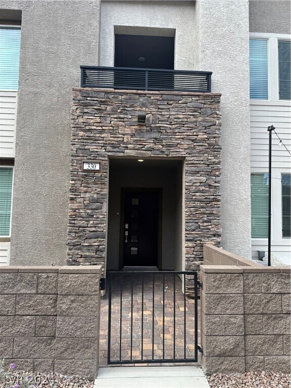 Primary Photo - 330 Owens Peak Dr