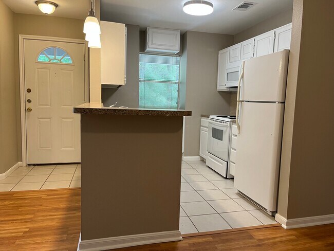 Kitchen - 2401 Sycamore Ave