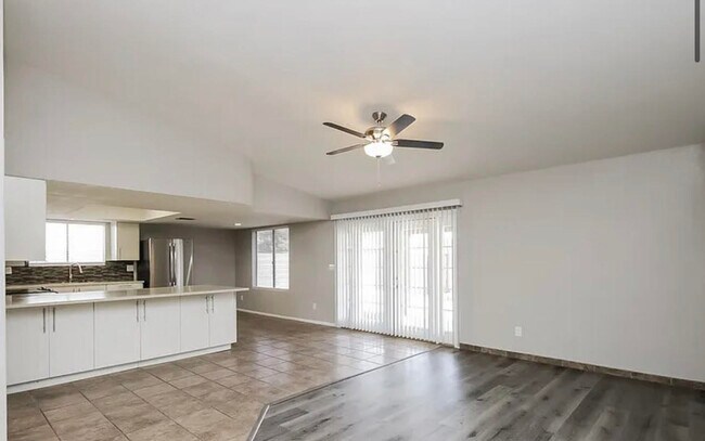 Building Photo - 1811 N Cheri Lynn Dr