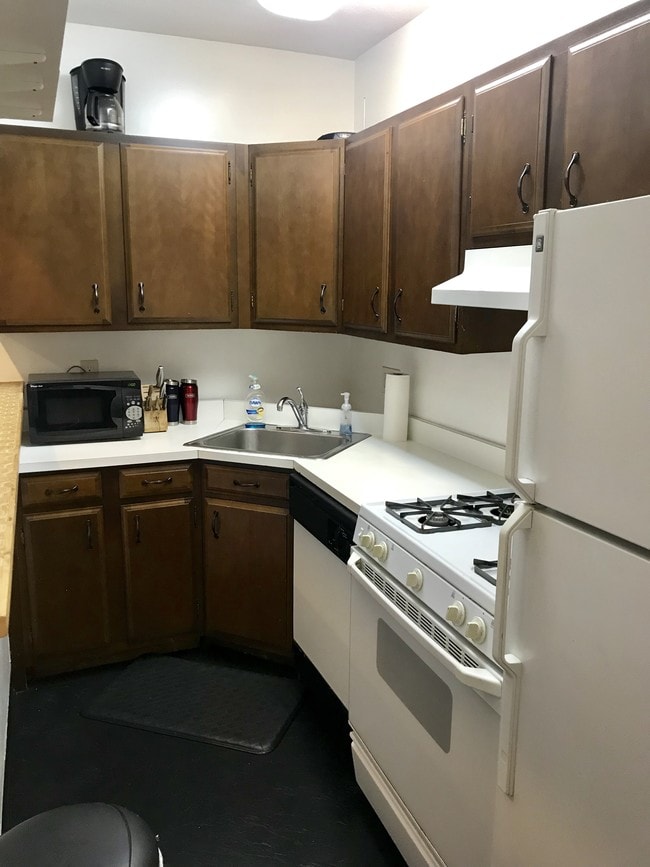 Building Photo - 8 Follen St