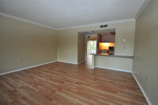 Building Photo - ALTAMONTE SPRINGS: Waterside at Cranes Roo...