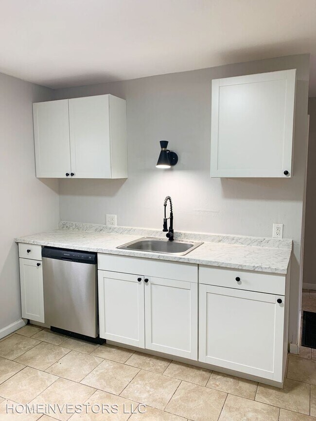 Foto del edificio - 3 br, 1 bath House - 2928 Warren Ave