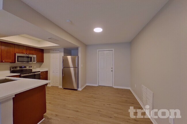 Foto del edificio - 5360 Alhambra Way S