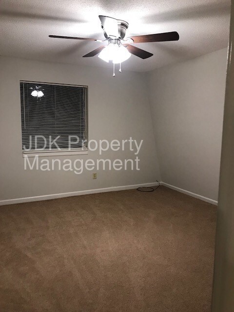 Foto del edificio - 1721 N Jim Minor Rd