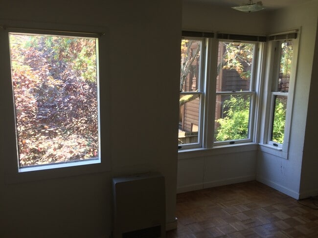 Building Photo - 2633 Benvenue Ave