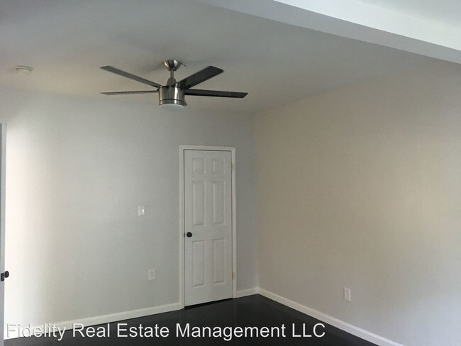 Building Photo - 119 1st St